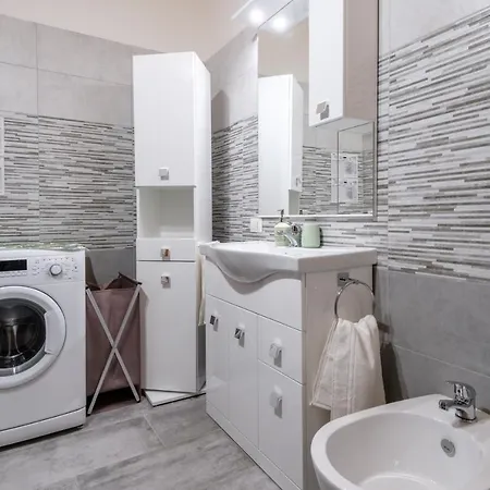 Gardaland Home***** Apartment
